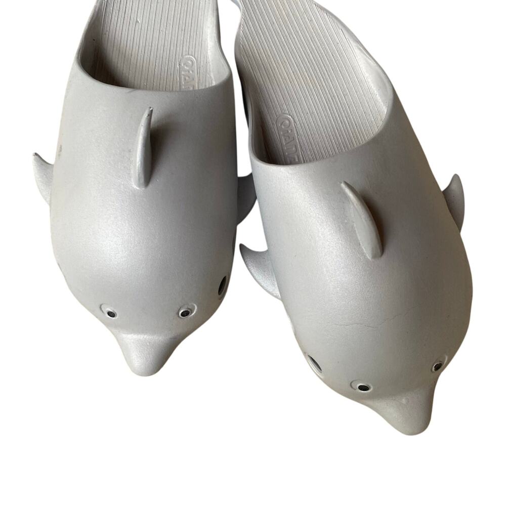 Size 7 Shark slide shoes Ladies Beach Cruise Gag Gift NewWithout Package